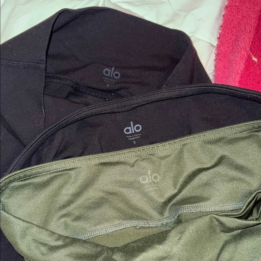 ALO Yoga Leggings Bundle Set - Black. Tan, Gray, and Green - Picture 2 of 7